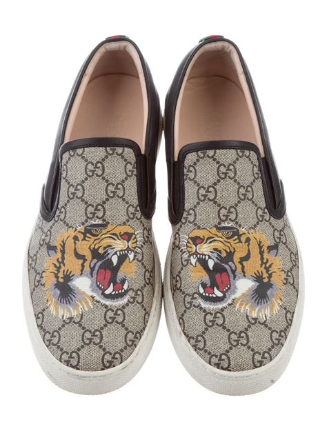 Gucci tiger slip on